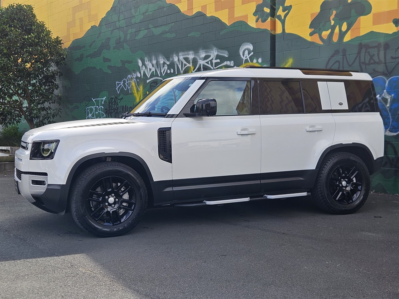 2023 Land Rover Defender