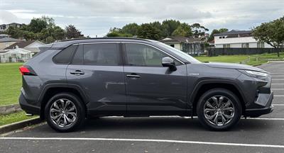 2022 Toyota RAV4 - Thumbnail