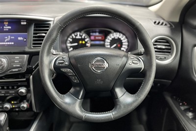 2017 Nissan Pathfinder - Thumbnail