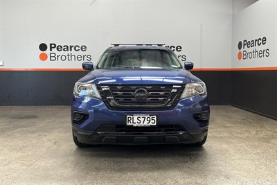 2017 Nissan Pathfinder - Thumbnail