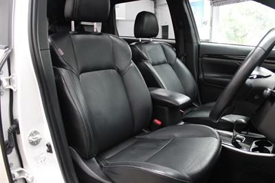 2021 Mitsubishi Outlander - Thumbnail