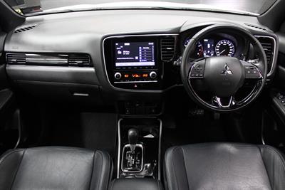2021 Mitsubishi Outlander - Thumbnail