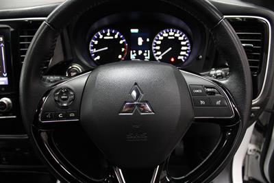 2021 Mitsubishi Outlander - Thumbnail