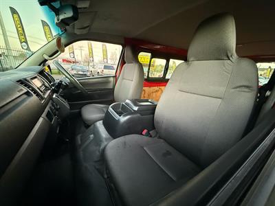 2017 Toyota Hiace - Thumbnail