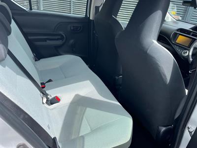 2015 Toyota Aqua - Thumbnail