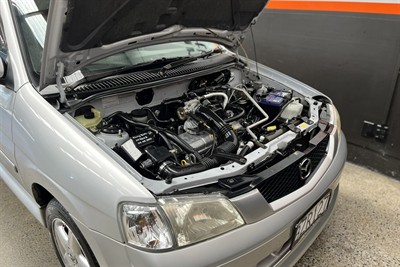 2001 Mazda Demio - Thumbnail