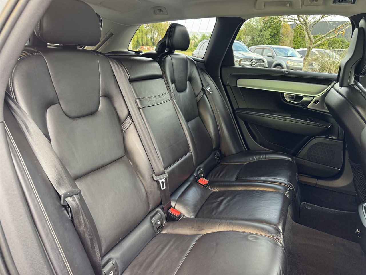 2017 Volvo V90