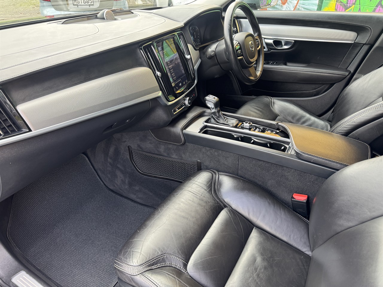 2017 Volvo V90