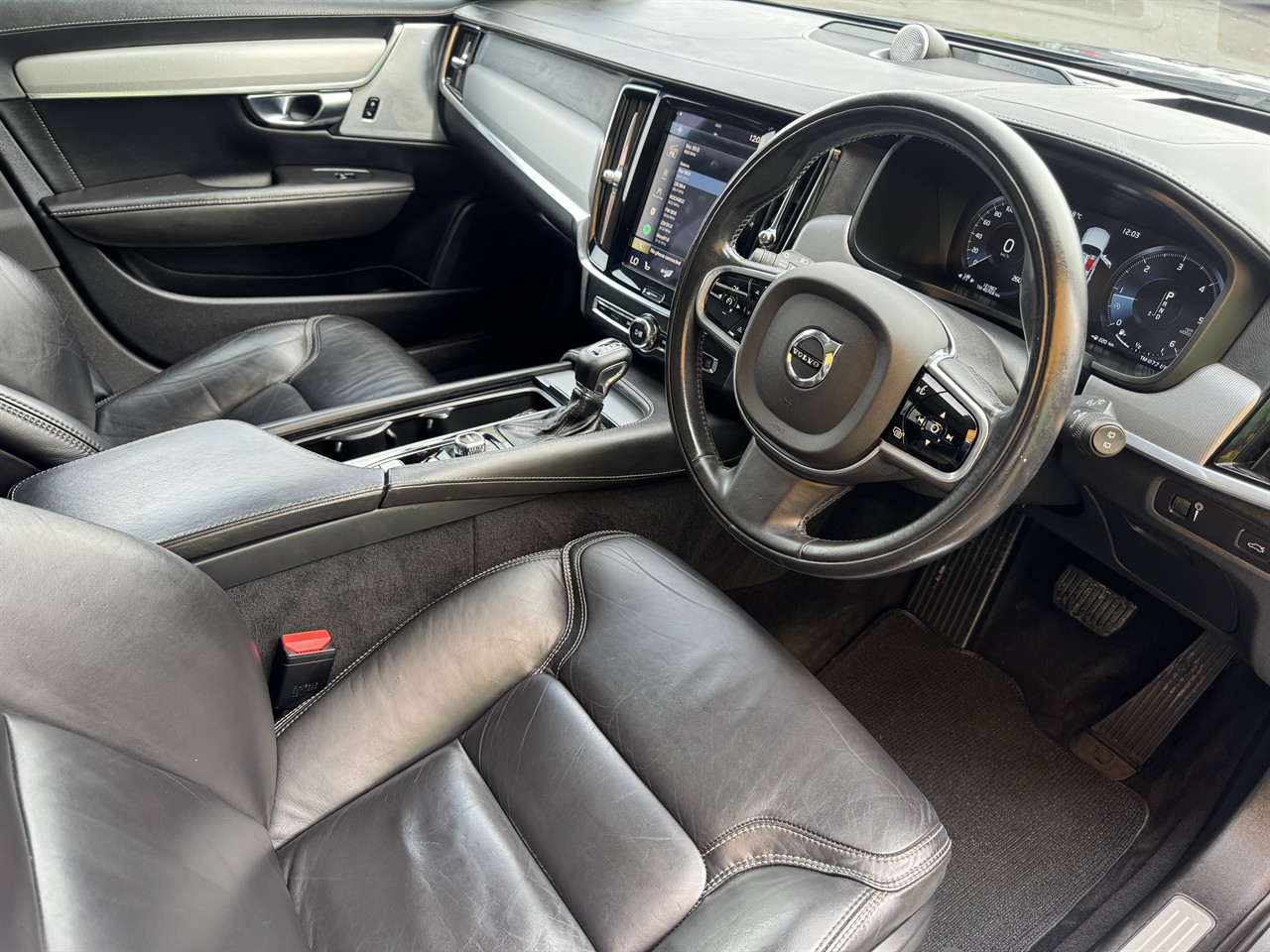 2017 Volvo V90