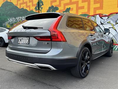 2017 Volvo V90 - Thumbnail