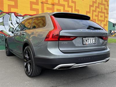 2017 Volvo V90 - Thumbnail
