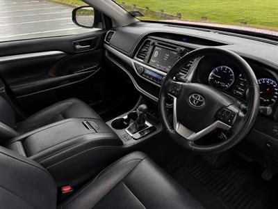 2017 Toyota Highlander - Thumbnail