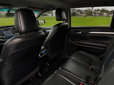 2017 Toyota Highlander - Thumbnail