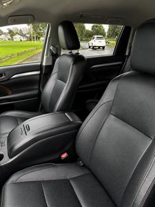 2017 Toyota Highlander - Thumbnail