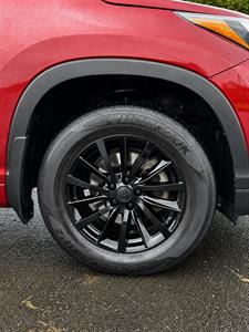 2017 Toyota Highlander - Thumbnail