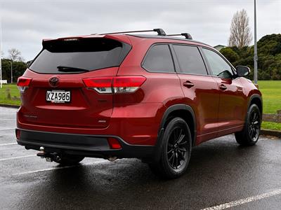 2017 Toyota Highlander - Thumbnail