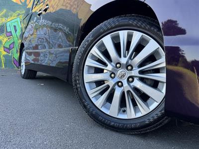2012 Toyota Vellfire - Thumbnail