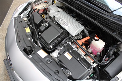2015 Toyota PRIUS - Thumbnail