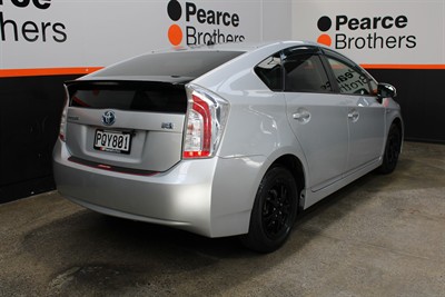 2015 Toyota PRIUS - Thumbnail
