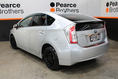 2015 Toyota PRIUS - Thumbnail