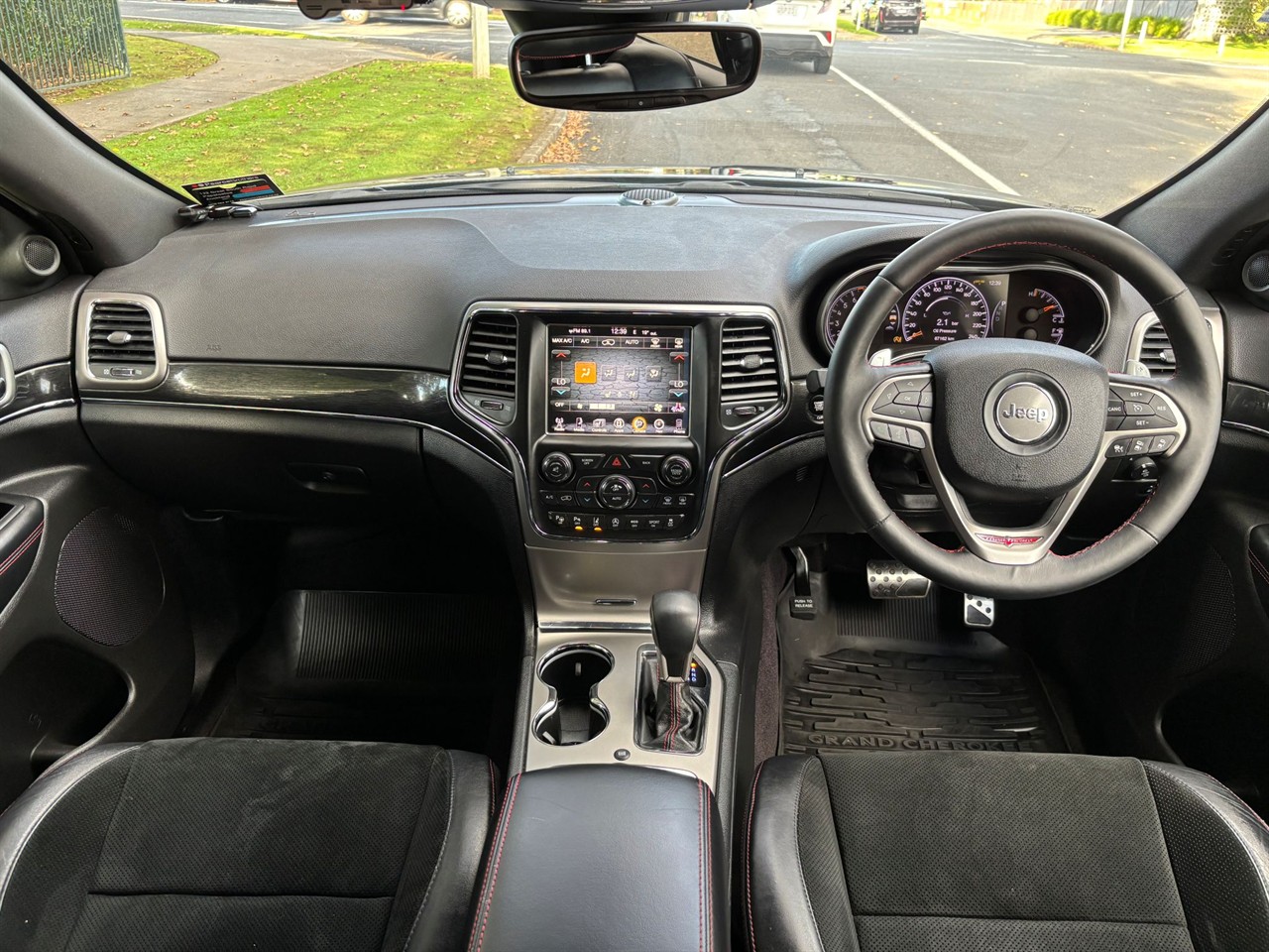 2017 Jeep GRAND CHEROKEE