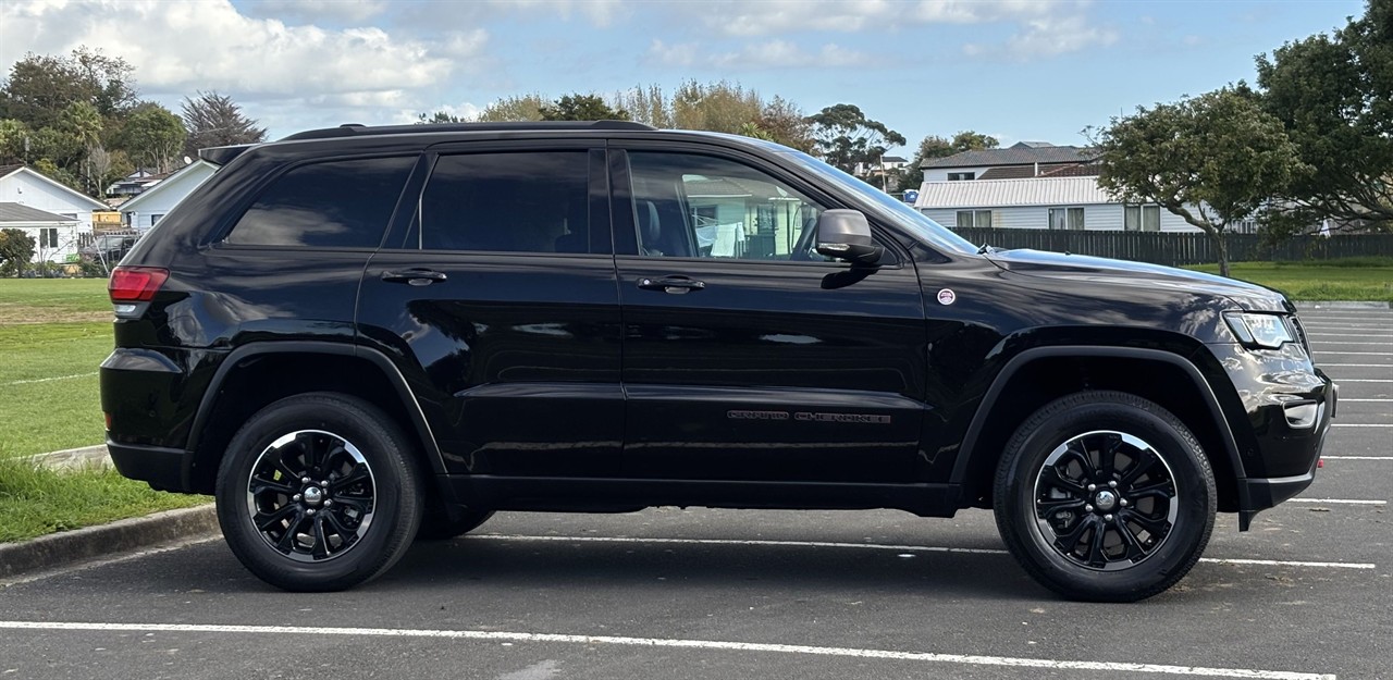 2017 Jeep GRAND CHEROKEE