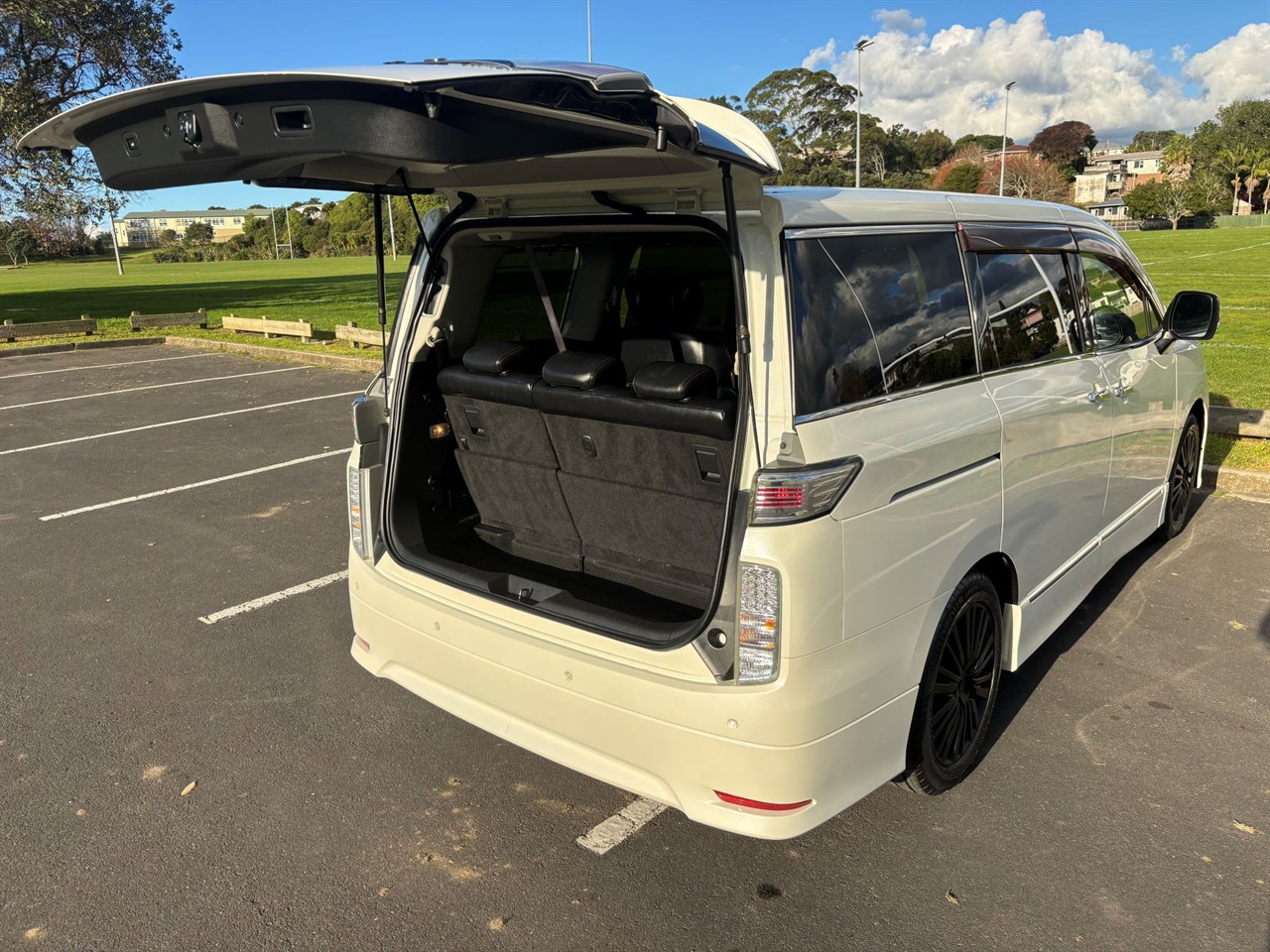 2014 Nissan ELGRAND