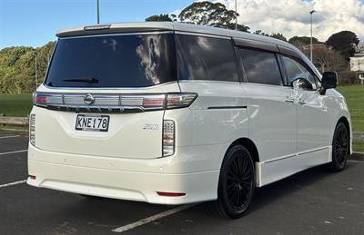 2014 Nissan ELGRAND - Thumbnail