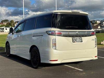 2014 Nissan ELGRAND - Thumbnail