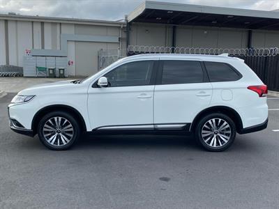 2021 Mitsubishi Outlander - Thumbnail