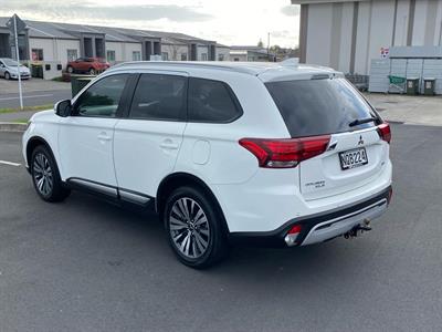 2021 Mitsubishi Outlander - Thumbnail