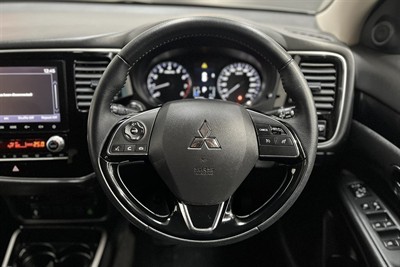 2022 Mitsubishi Outlander - Thumbnail