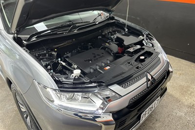 2022 Mitsubishi Outlander - Thumbnail