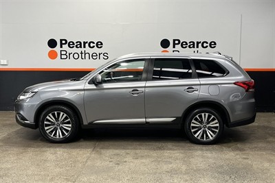 2022 Mitsubishi Outlander - Thumbnail