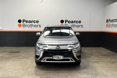 2022 Mitsubishi Outlander - Thumbnail