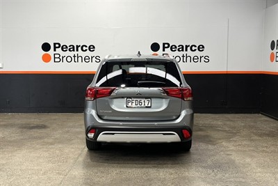 2022 Mitsubishi Outlander - Thumbnail