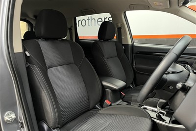 2022 Mitsubishi Outlander - Thumbnail
