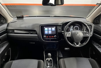 2022 Mitsubishi Outlander - Thumbnail