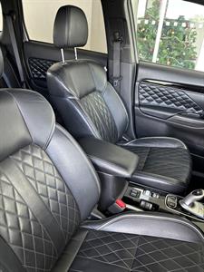 2021 Mitsubishi Outlander - Thumbnail