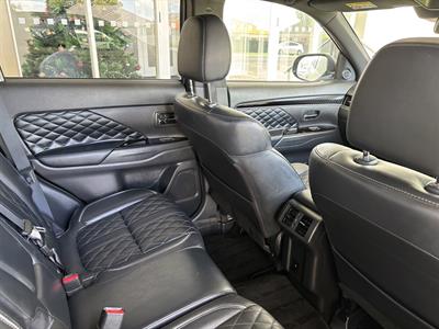 2021 Mitsubishi Outlander - Thumbnail