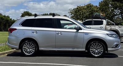 2021 Mitsubishi Outlander - Thumbnail