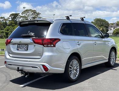 2021 Mitsubishi Outlander - Thumbnail