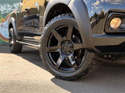 2021 Nissan Navara - Thumbnail