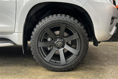 2017 Toyota Landcruiser Prado - Thumbnail