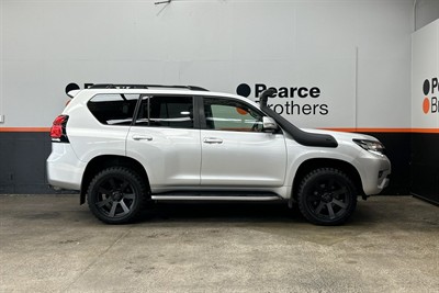 2017 Toyota Landcruiser Prado - Thumbnail