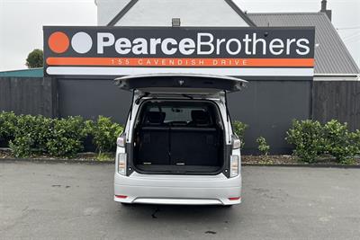 2018 Nissan Elgrand - Thumbnail