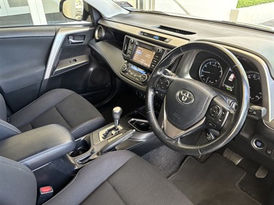 2018 Toyota RAV4 - Thumbnail