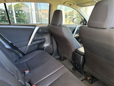 2018 Toyota RAV4 - Thumbnail