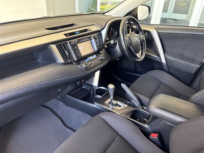 2018 Toyota RAV4 - Thumbnail