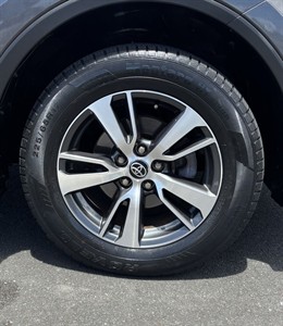 2018 Toyota RAV4 - Thumbnail